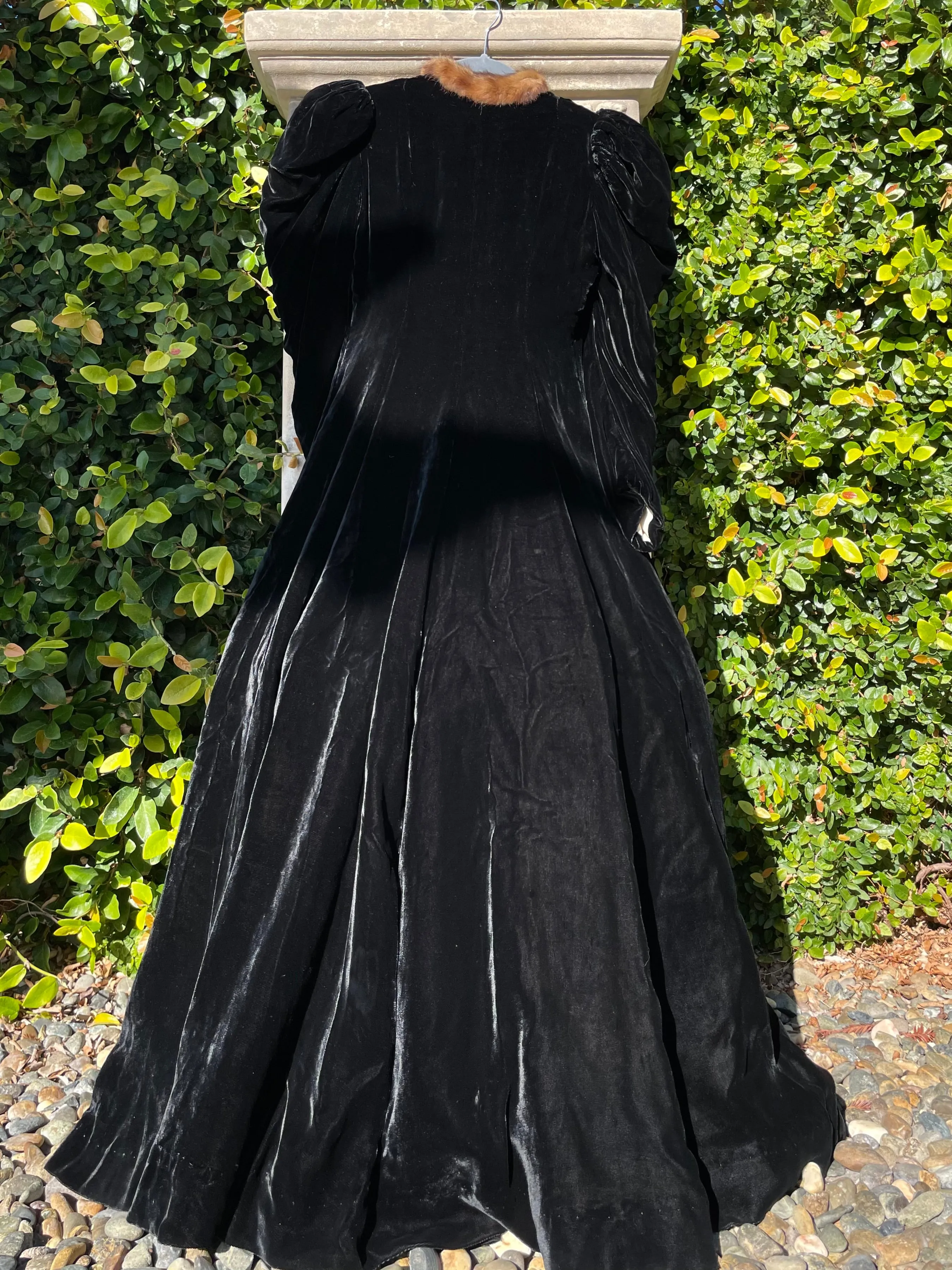 1930s does 1890s Noir Silk Velvet Mutton Sleeve Fur Trimmed Opera Coat
