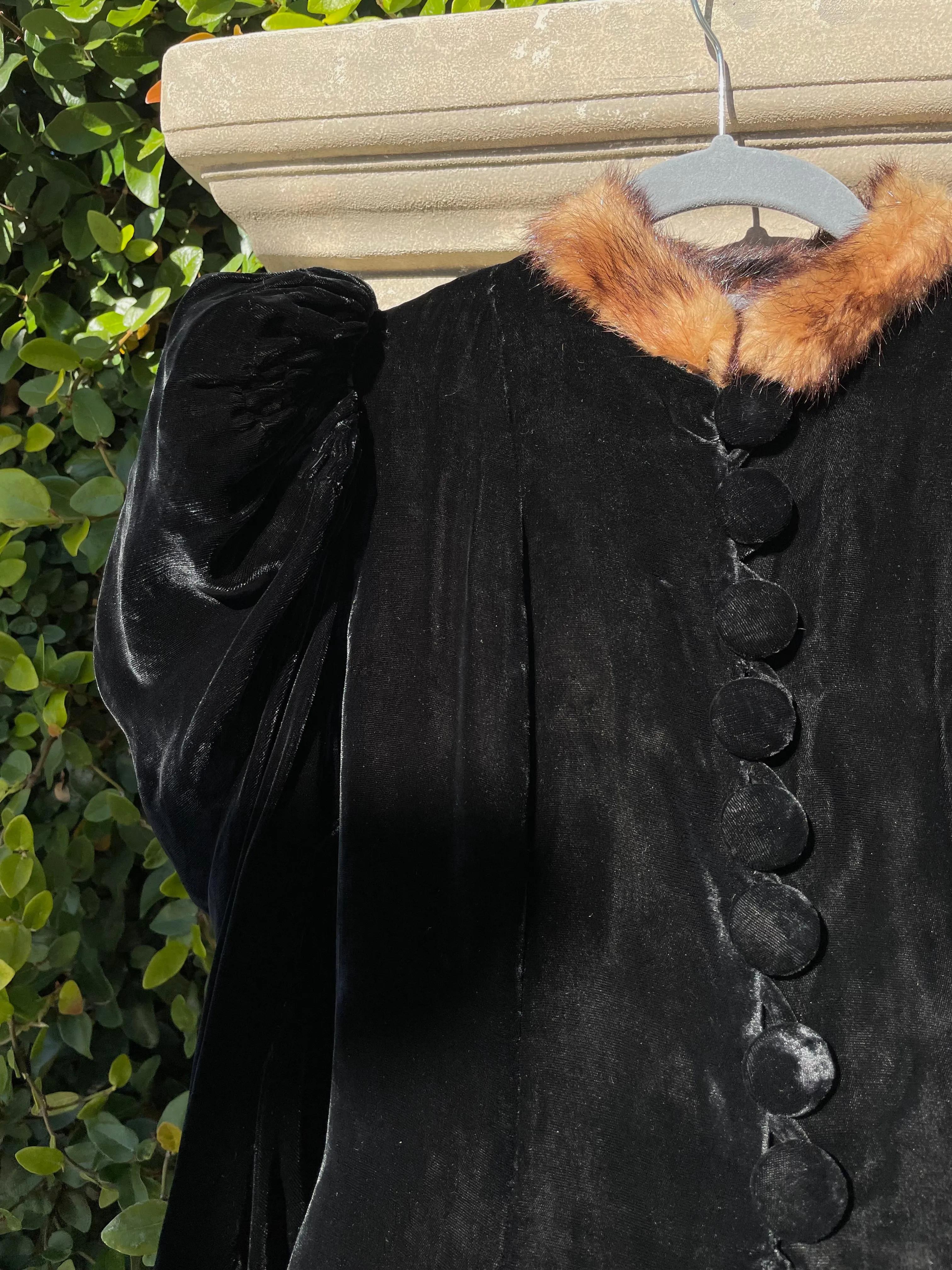 1930s does 1890s Noir Silk Velvet Mutton Sleeve Fur Trimmed Opera Coat