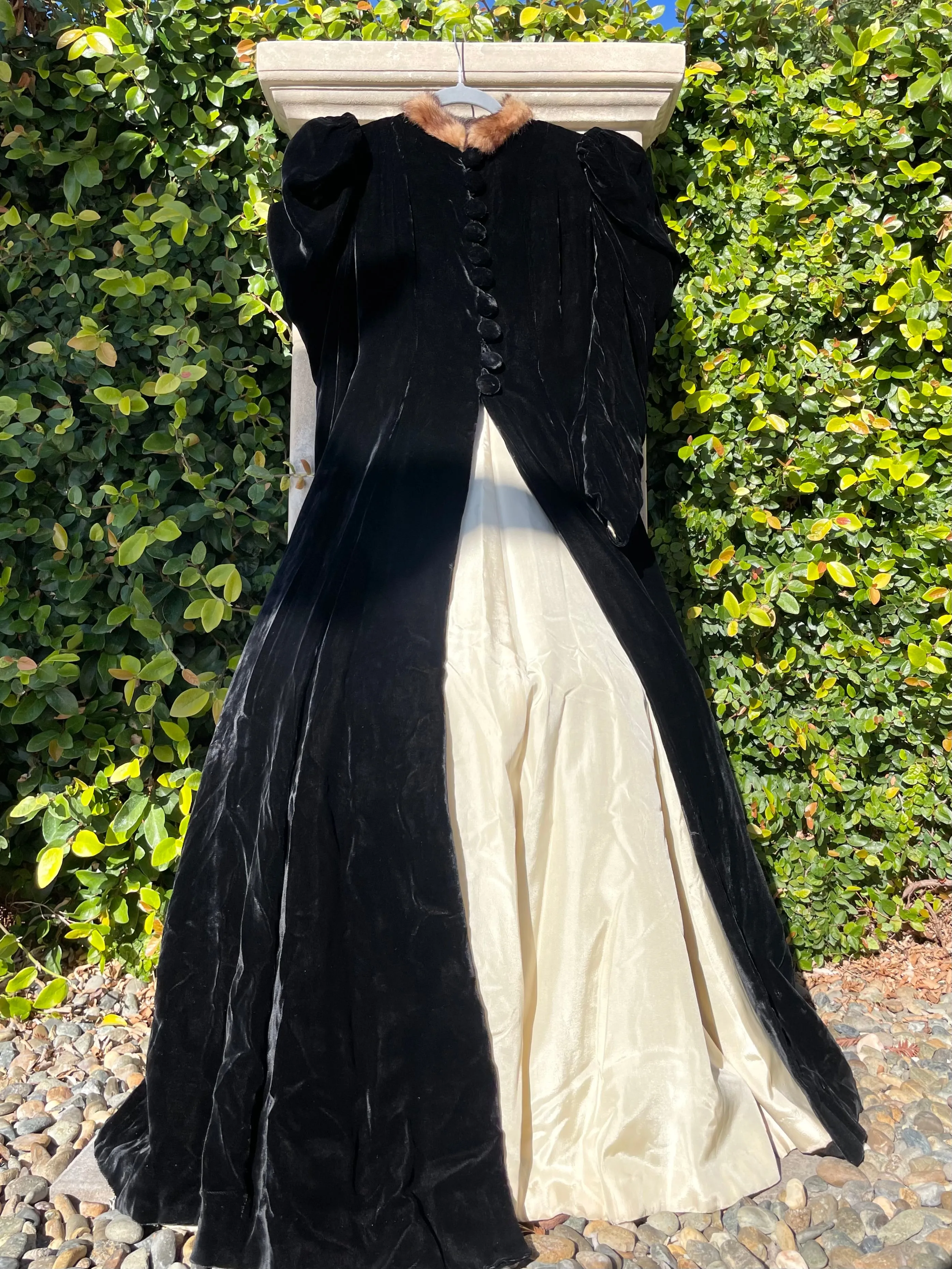 1930s does 1890s Noir Silk Velvet Mutton Sleeve Fur Trimmed Opera Coat