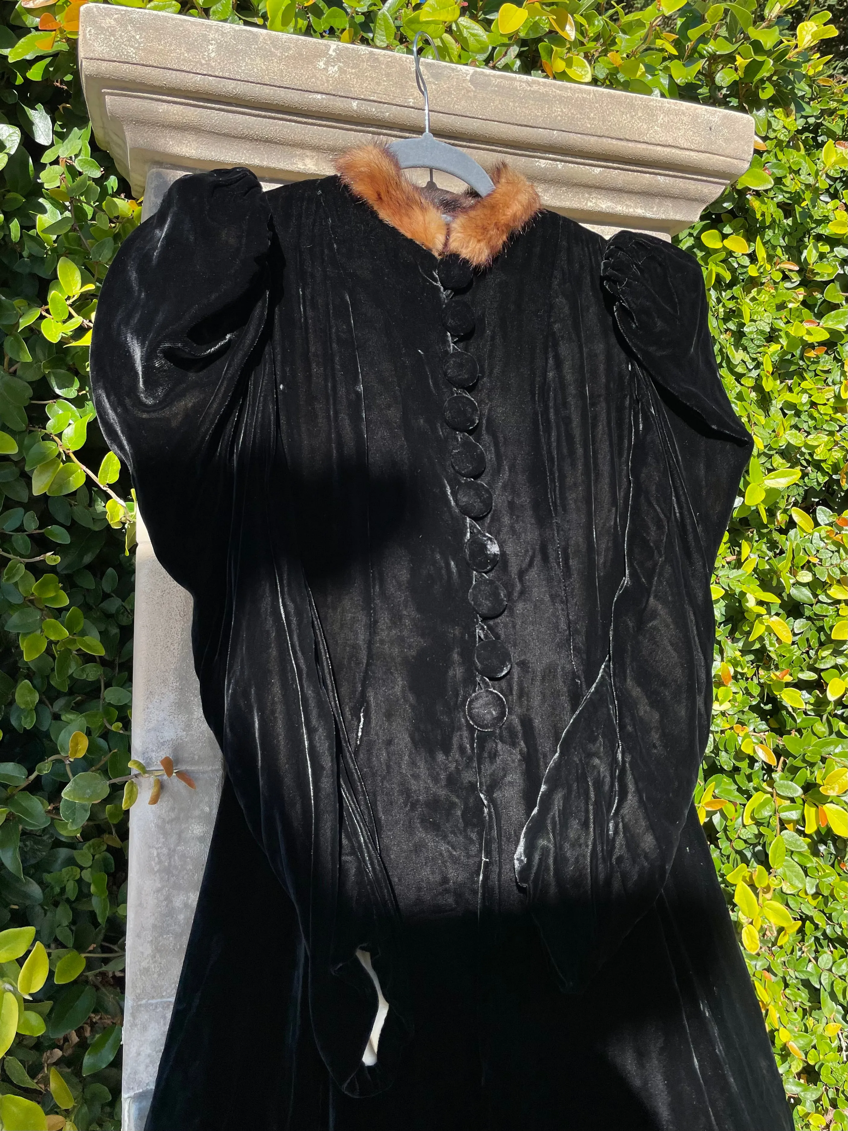 1930s does 1890s Noir Silk Velvet Mutton Sleeve Fur Trimmed Opera Coat