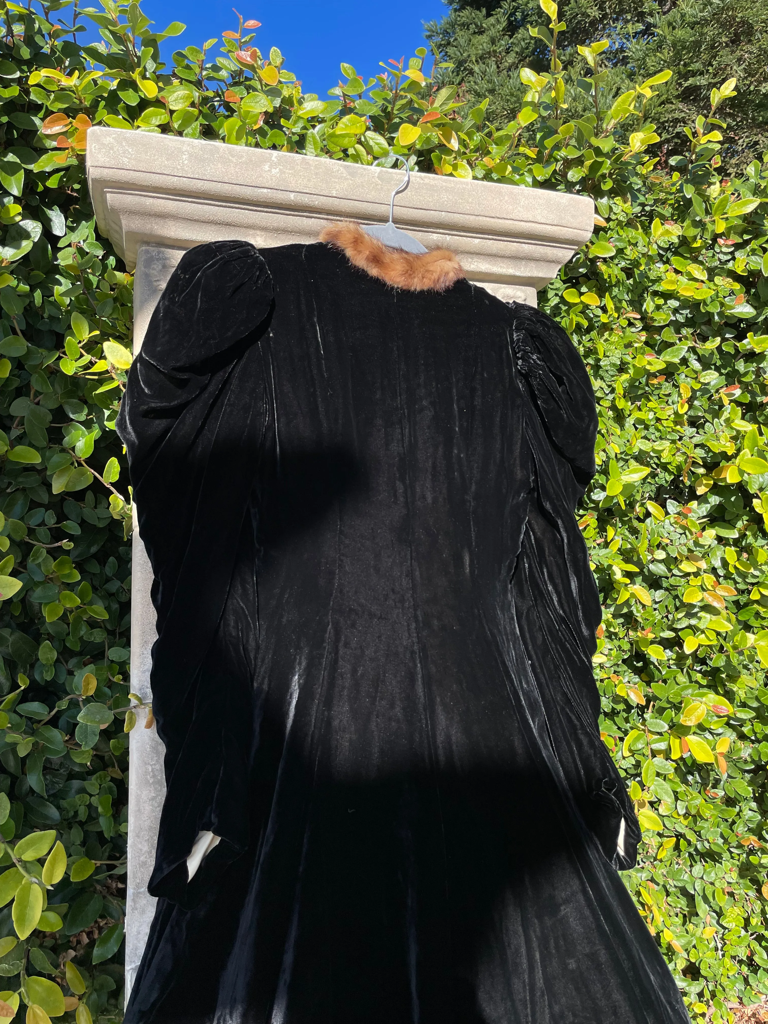 1930s does 1890s Noir Silk Velvet Mutton Sleeve Fur Trimmed Opera Coat