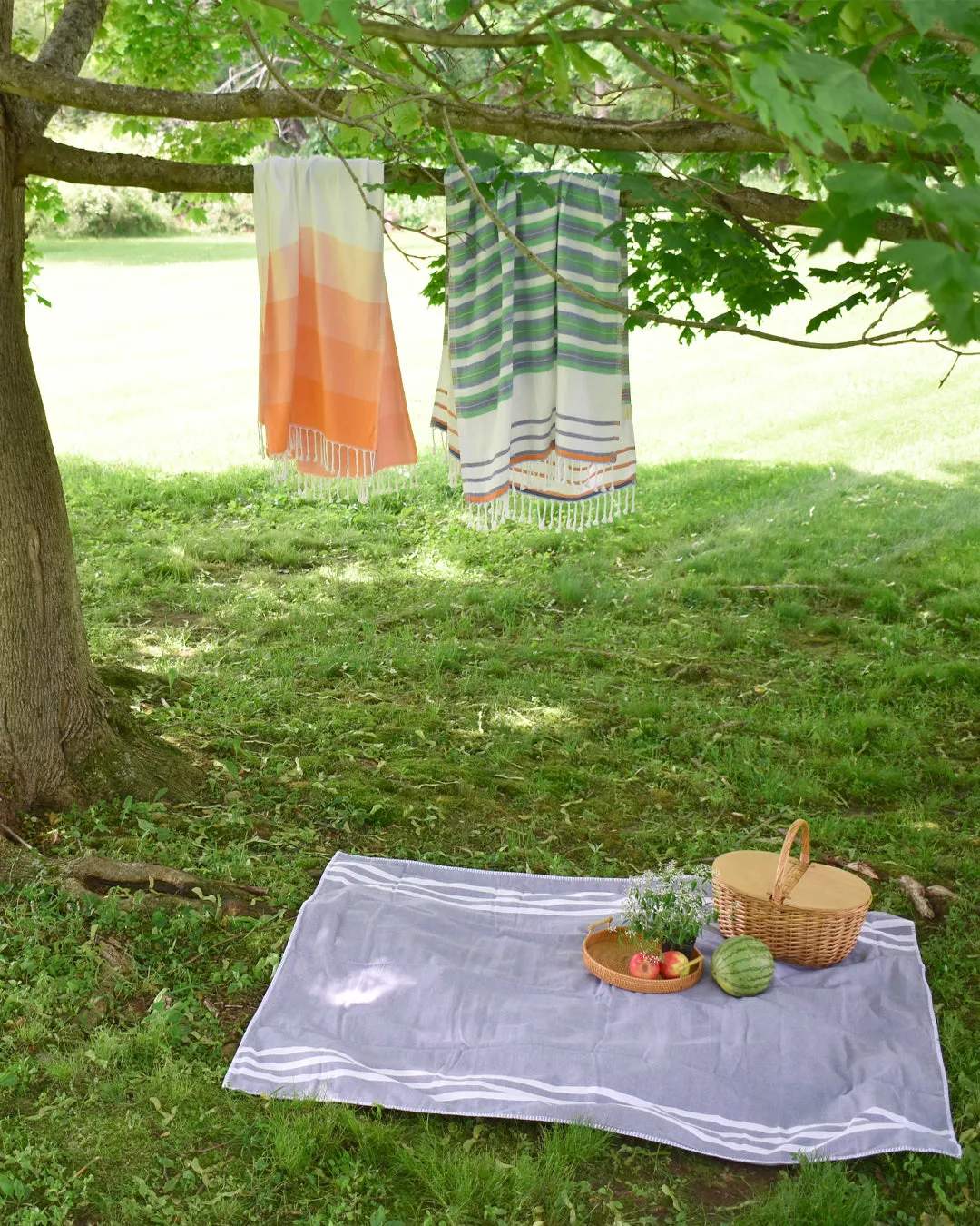Antiochia Classic Throw – Navy & White