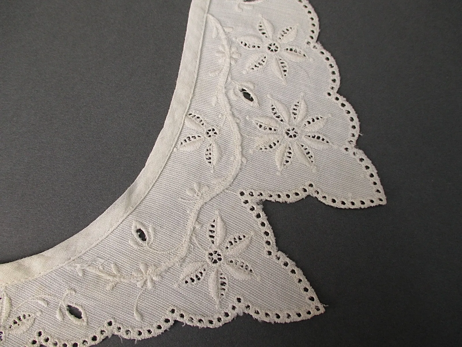 Antique Edwardian 1900s lace collar