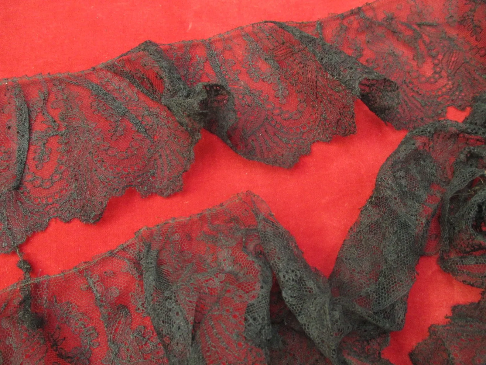Antique Victorian Chantilly Lace Flounce