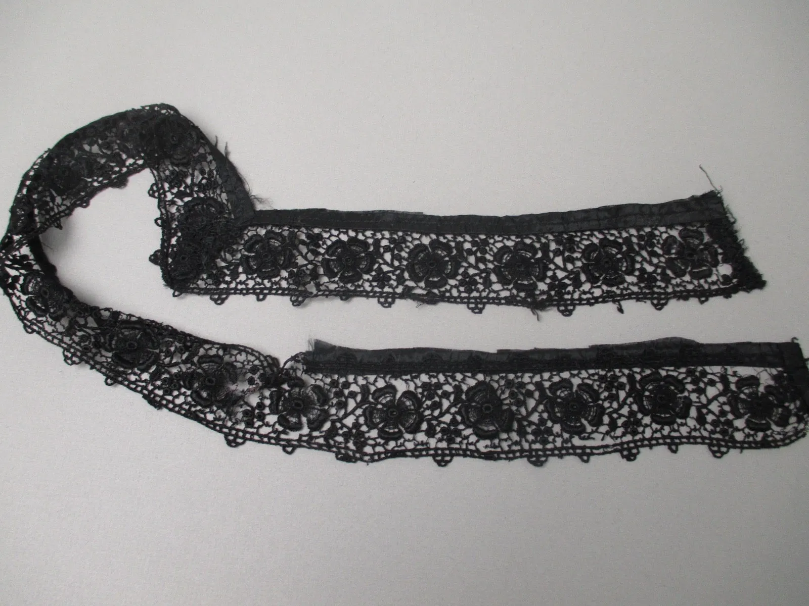 Antique Victorian Edge Lace Trim