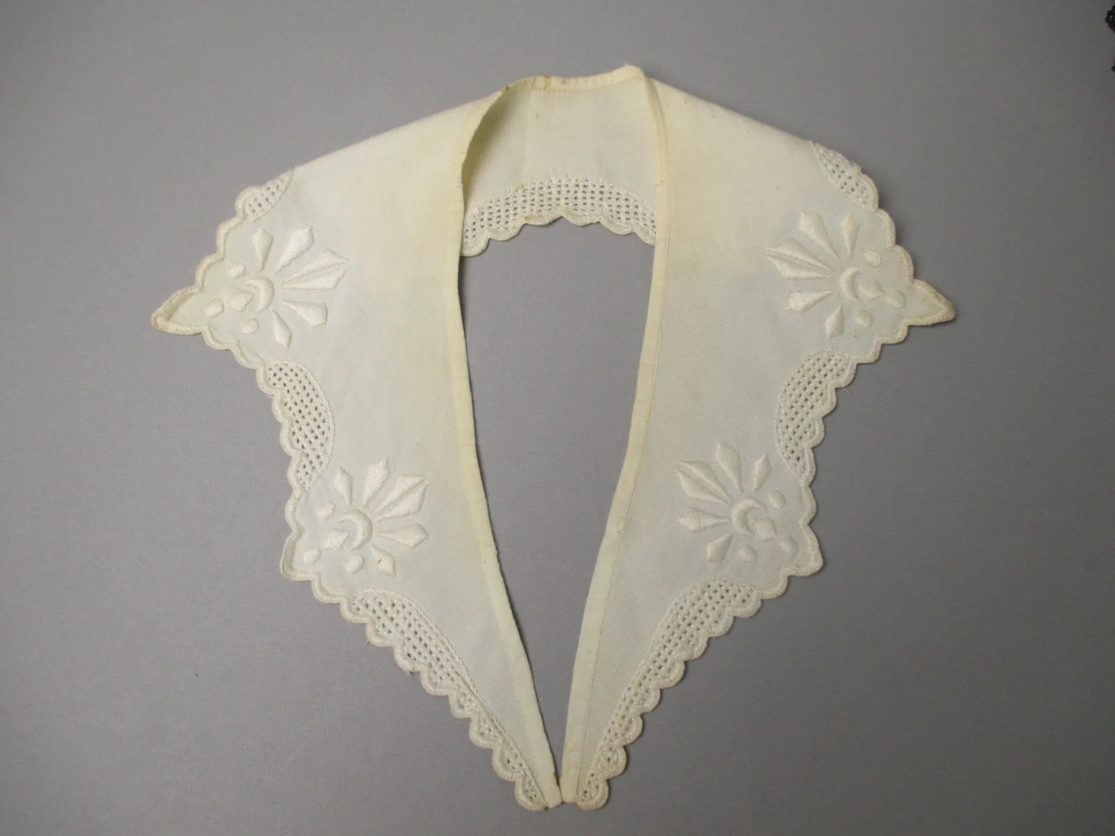 Antique Victorian Embroidered Collar