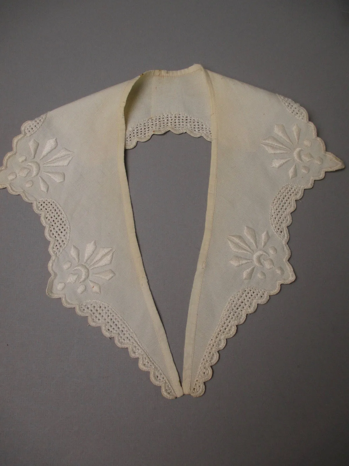 Antique Victorian Embroidered Collar