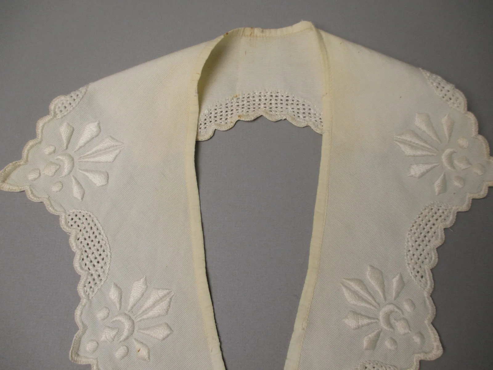 Antique Victorian Embroidered Collar