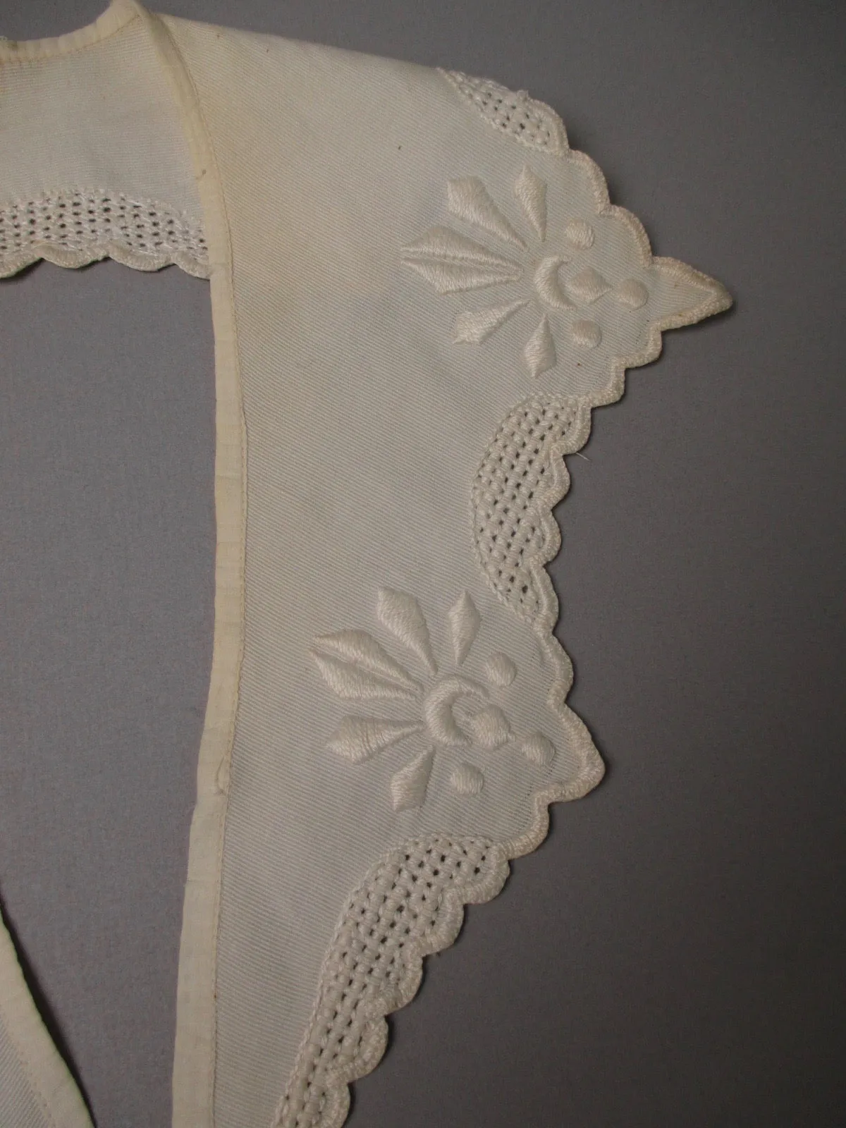 Antique Victorian Embroidered Collar