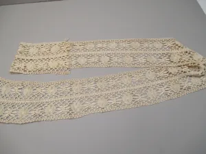 Antique Victorian English Bedforshire Lace Insertion