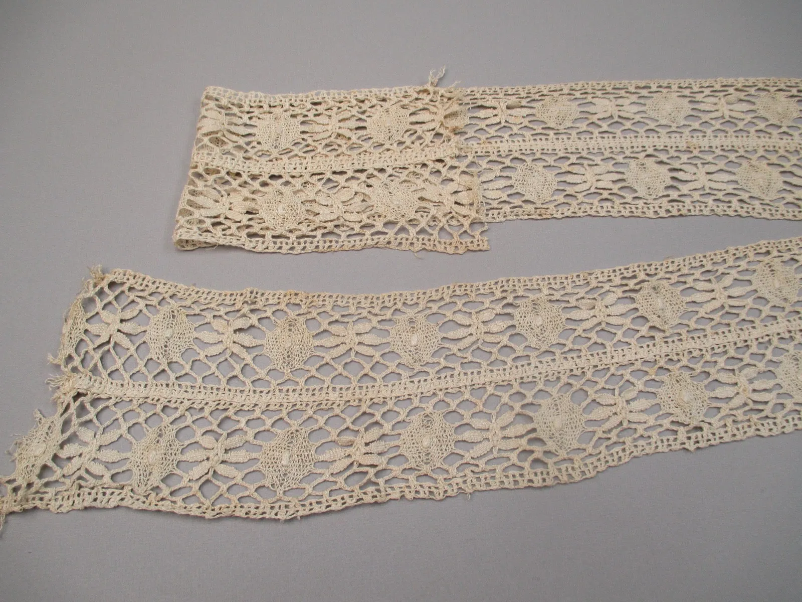 Antique Victorian English Bedforshire Lace Insertion