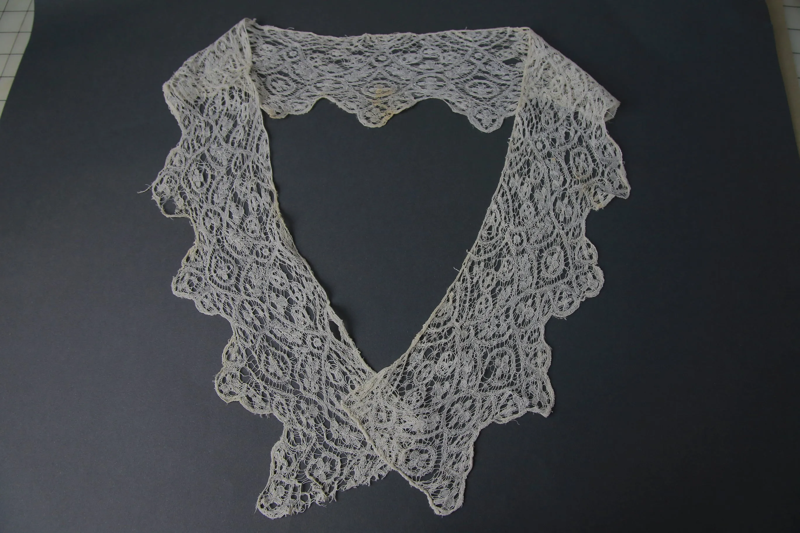 Antique Victorian older bobbin lace collar