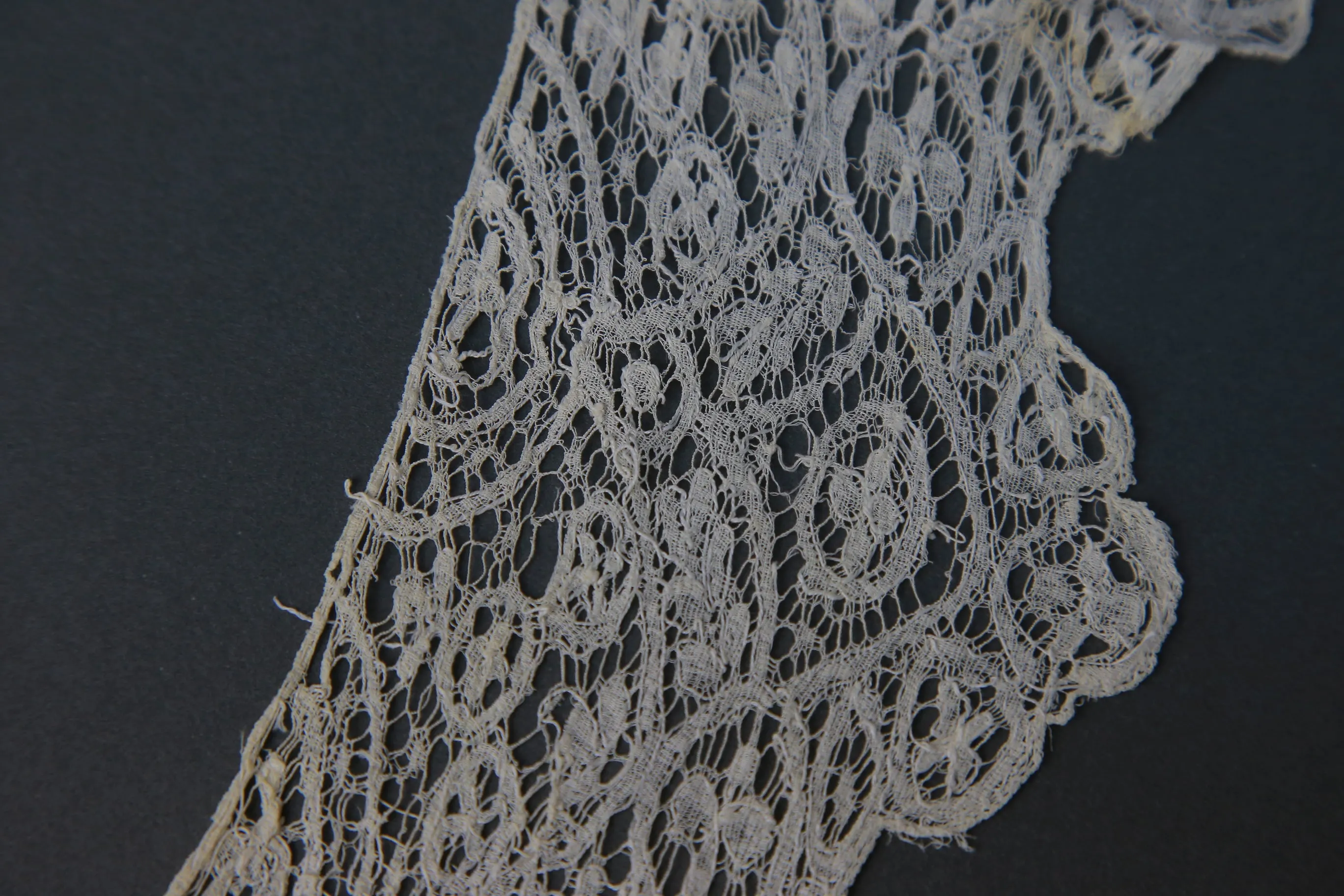 Antique Victorian older bobbin lace collar