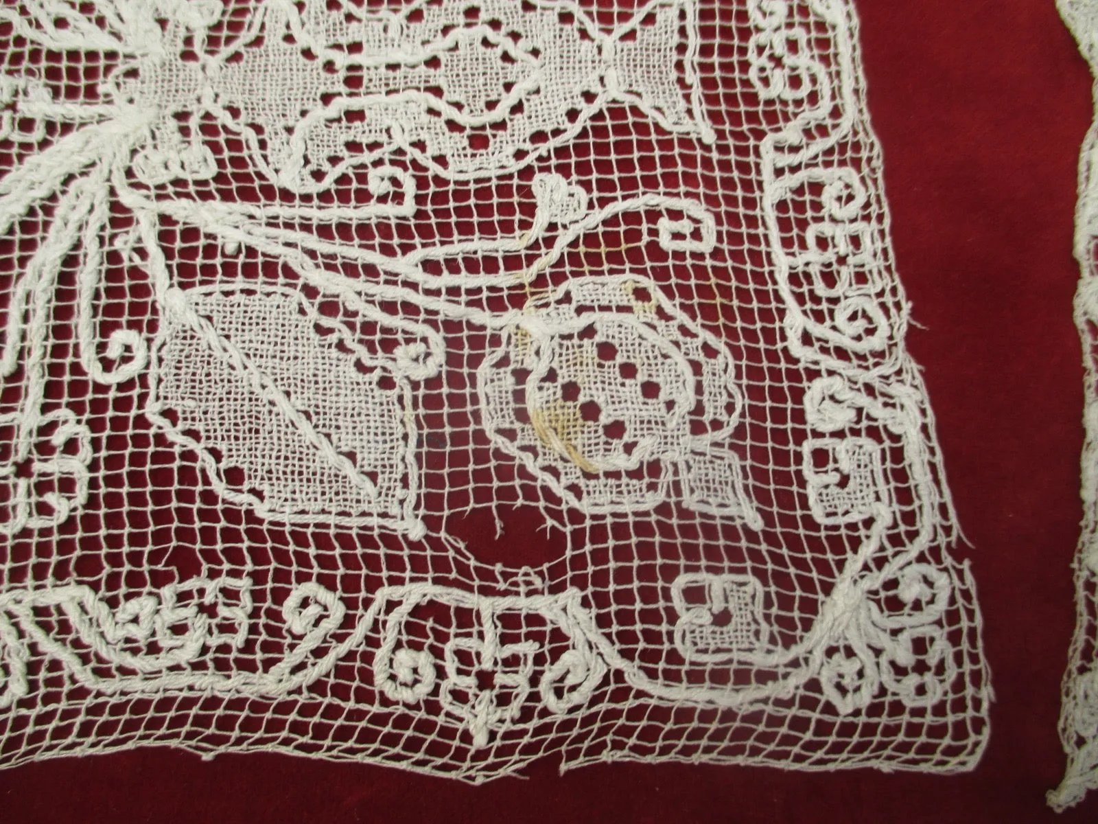 Antique Victorian set of lace doilies 2 pieces