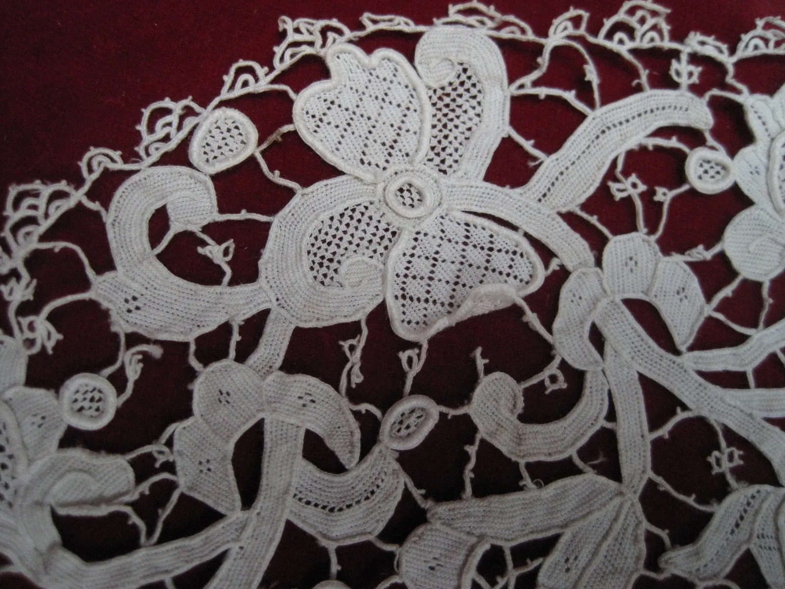 Antique Victorian Venetian Rose Point Needle lace collar