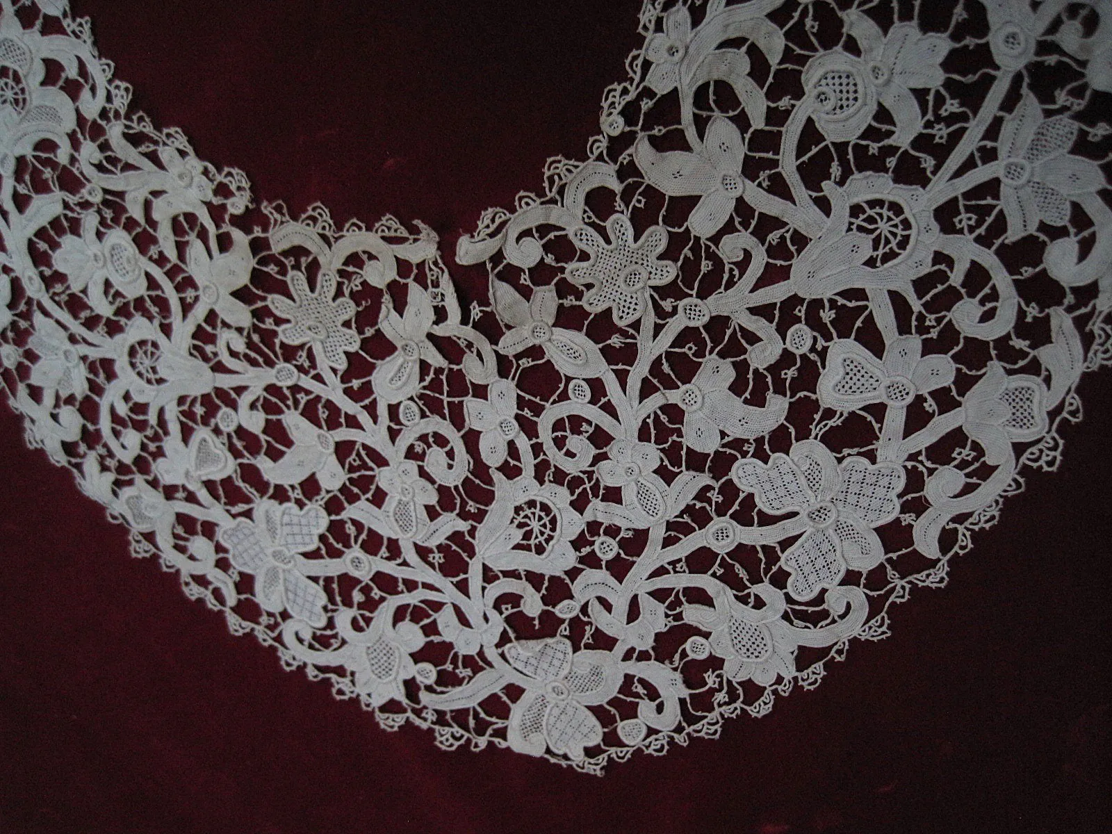 Antique Victorian Venetian Rose Point Needle lace collar