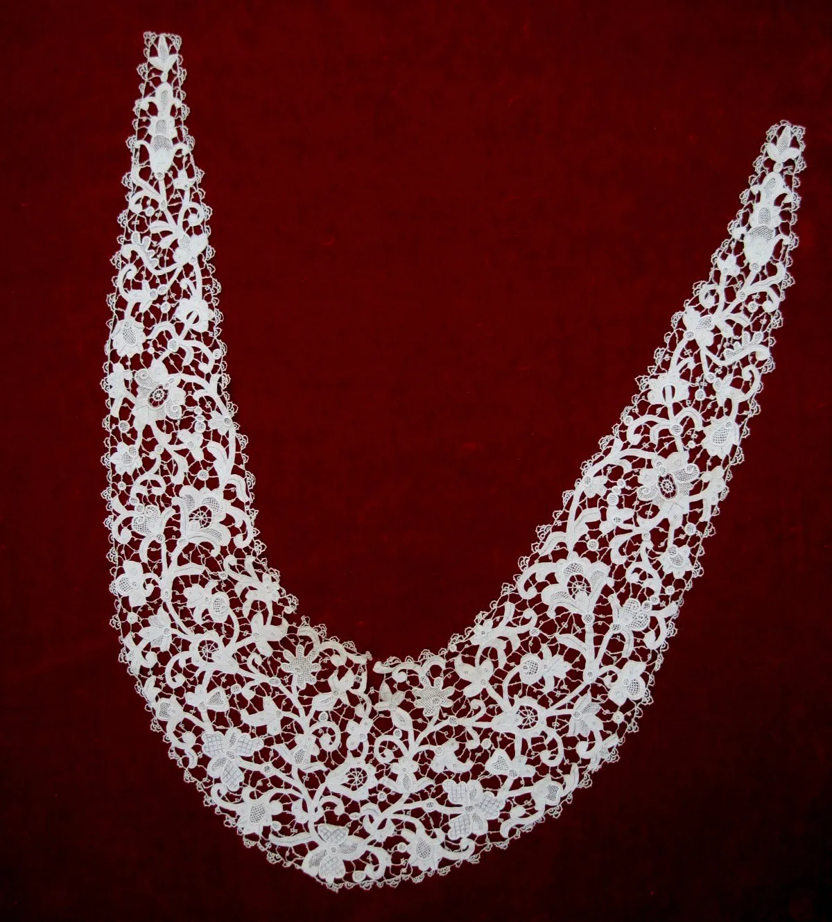 Antique Victorian Venetian Rose Point Needle lace collar