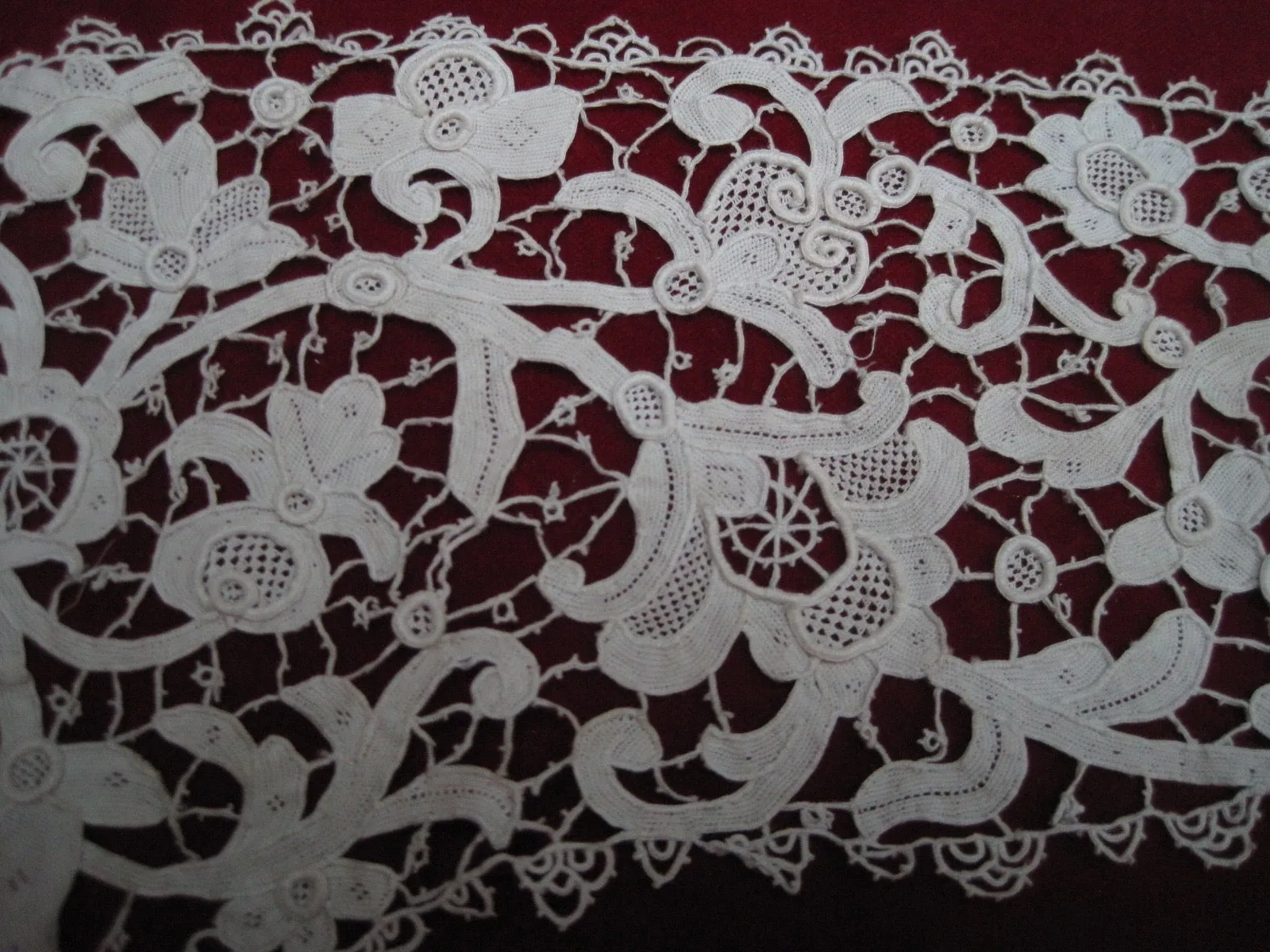 Antique Victorian Venetian Rose Point Needle lace collar