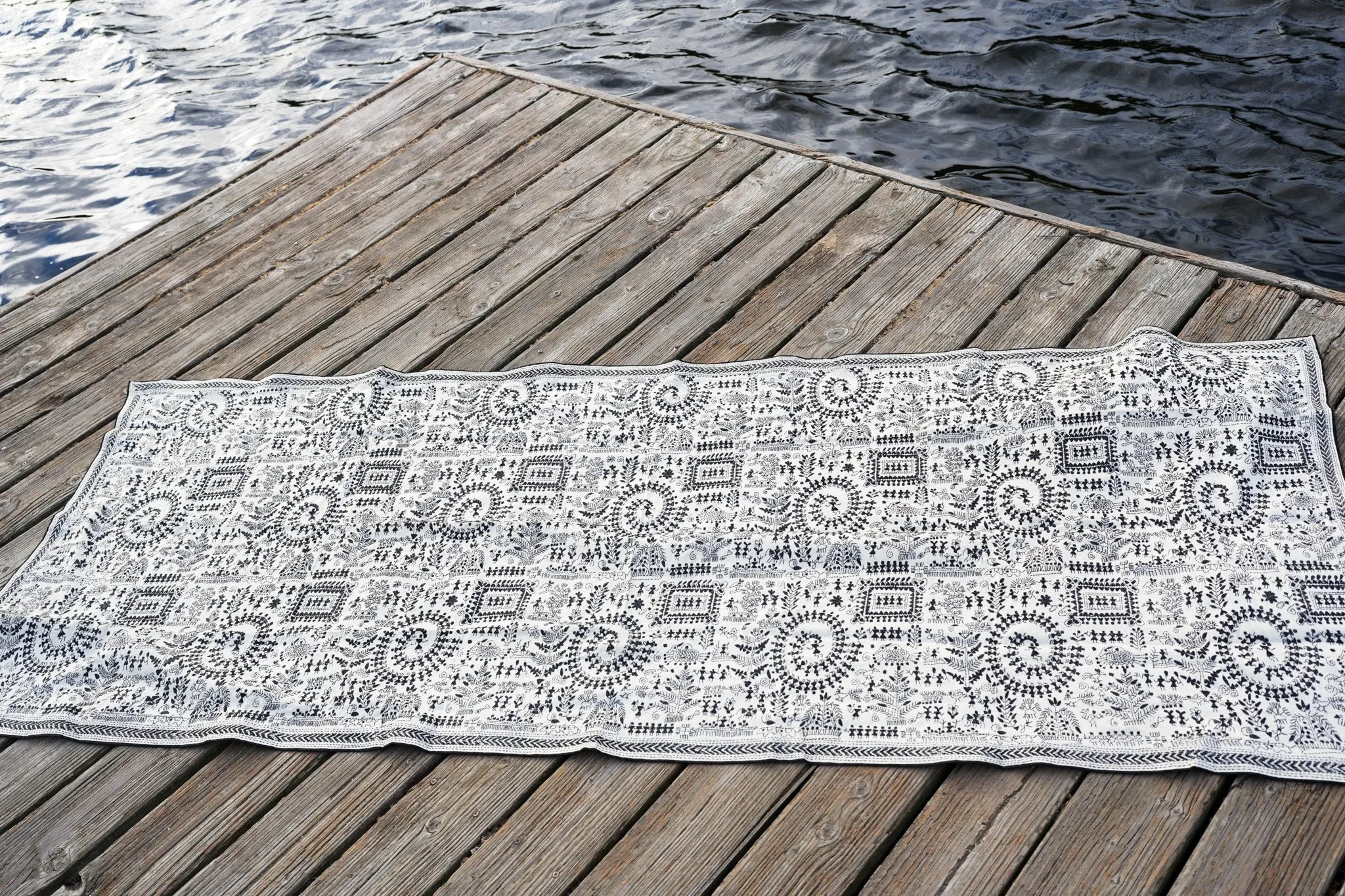 Black and white kantha dupatta
