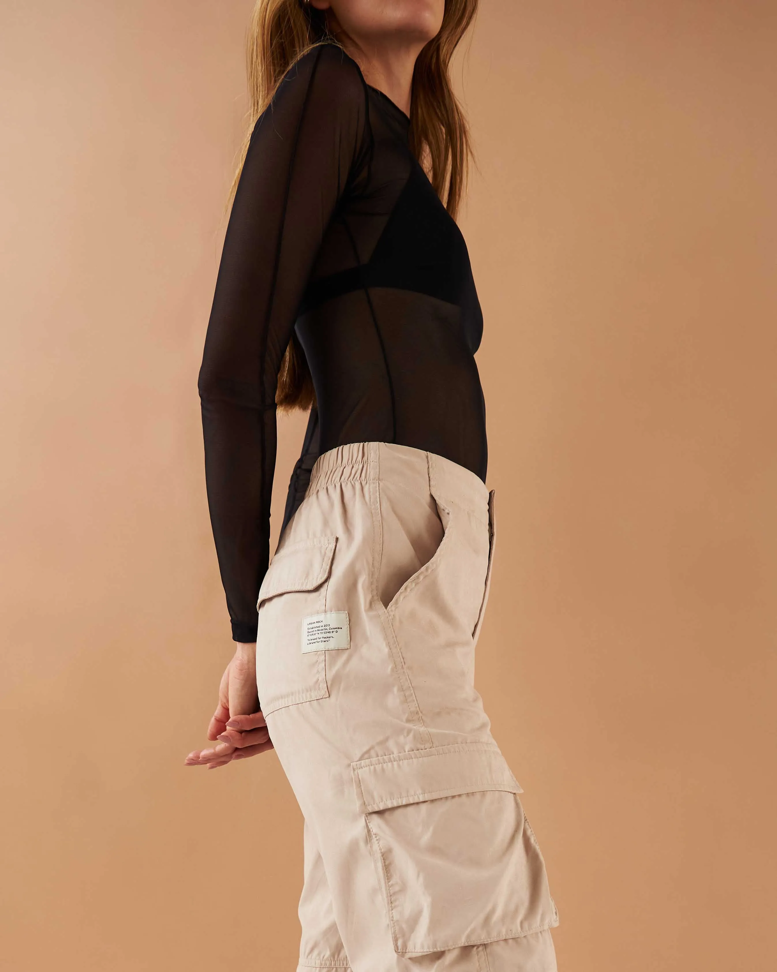 BLACK TRIM TOP