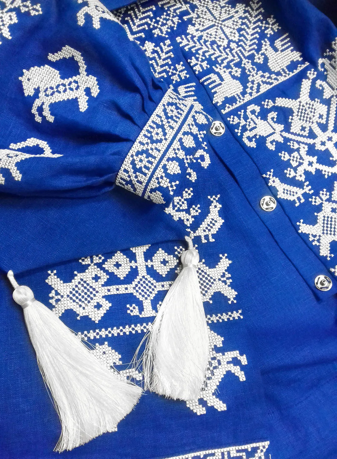Boho style kaftan with embroidered horses