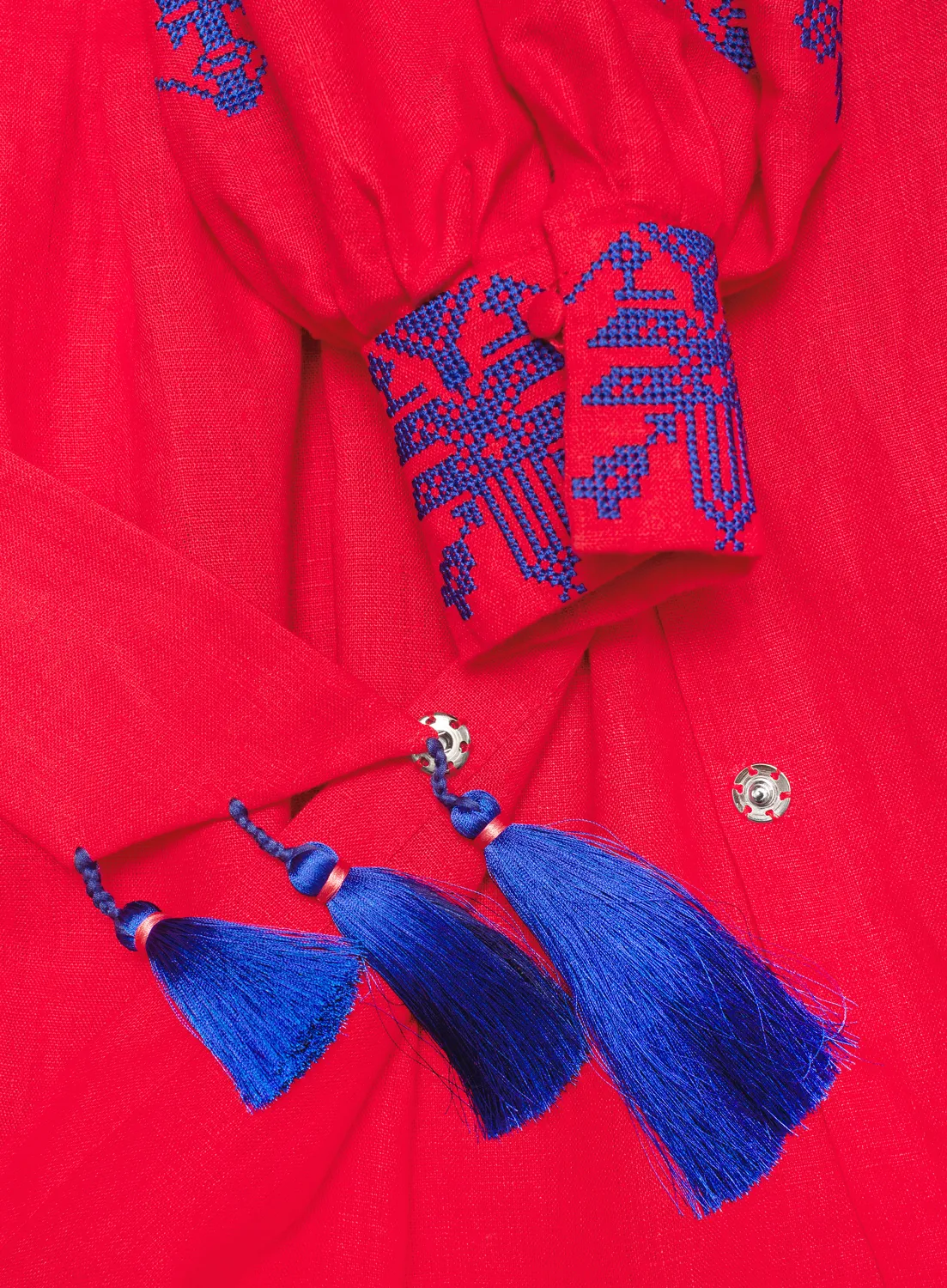 Boho style kaftan with embroidered horses