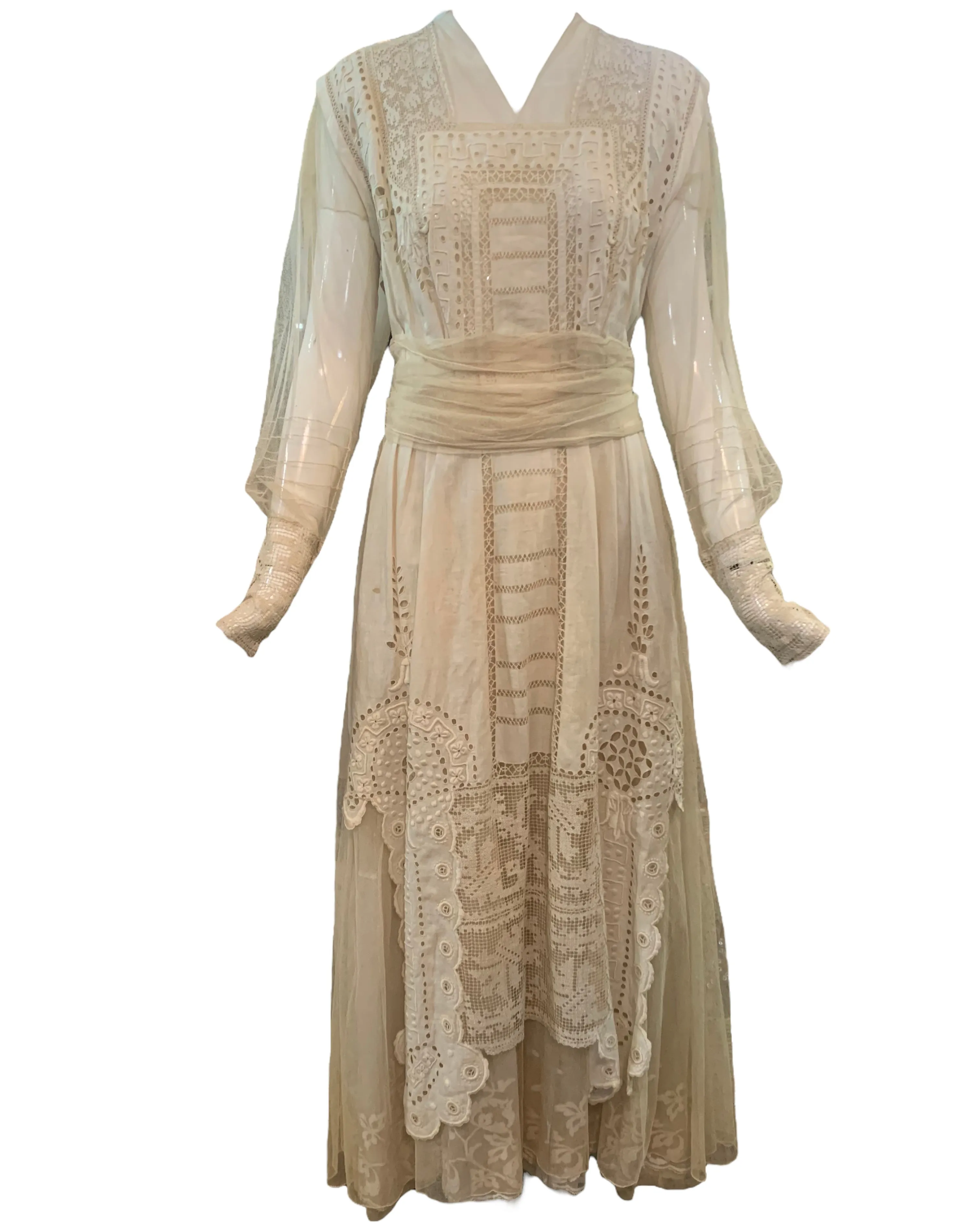 EDWARDIAN ARTS AND CRAFTS ECRU LINEN  DRESS