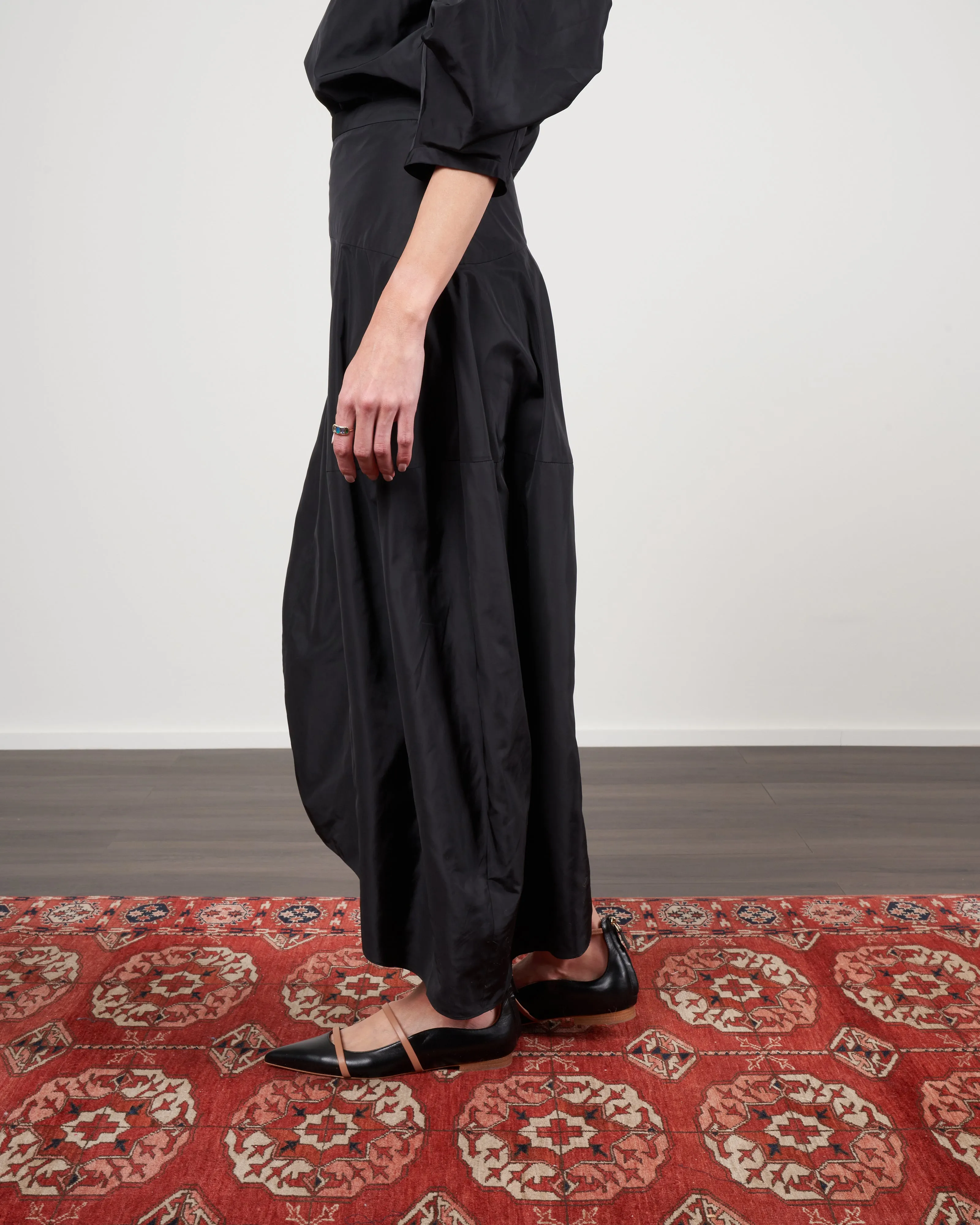 italian sporty nylon asymmetrical balloon skirt - black