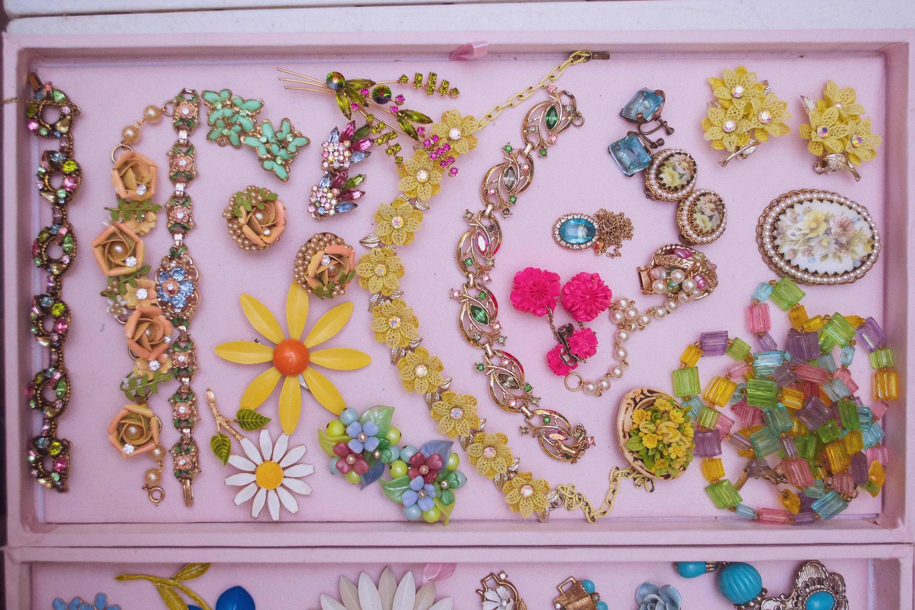 Vintage 1950s Basket of Shells Charm Pearl Charm Bracelet