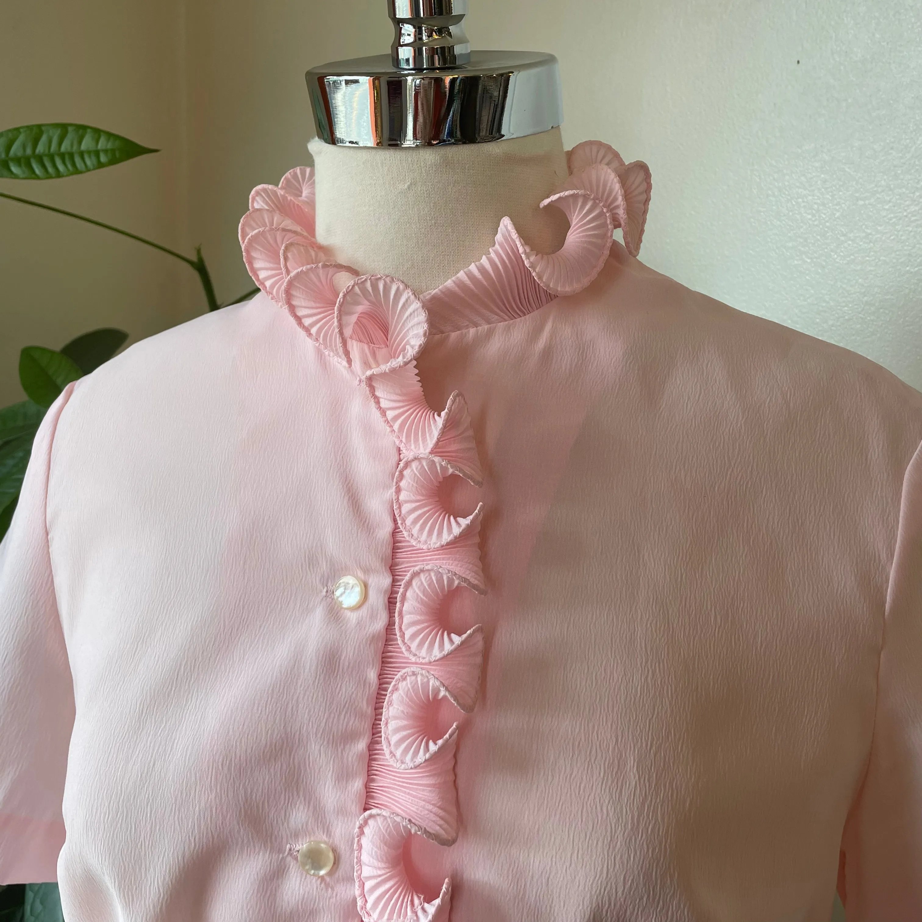 Vintage 50s 60s bubblegum pink blouse with curled ruffle detail // large